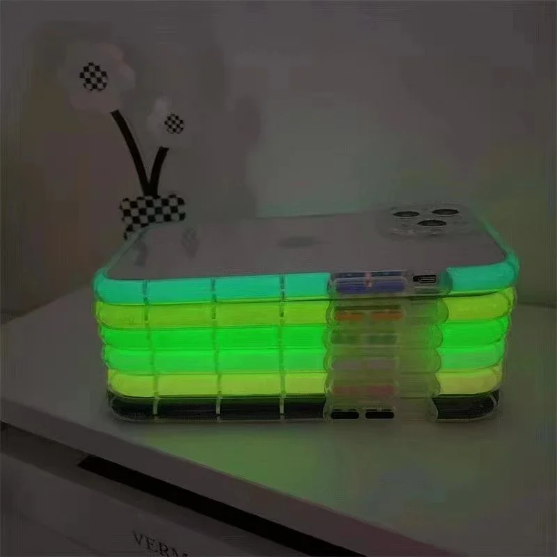 Capa em Silicone Apokin para iPhone 14 Fluorescente Azul - Imagem 4