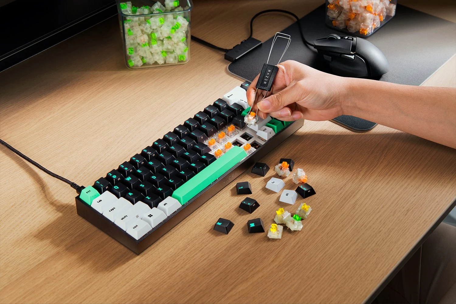 Teclado Gaming Razer Reclusa X Mini 65% Hot-Swappable Switches Táteis Laranja Layout PT - Imagem 5