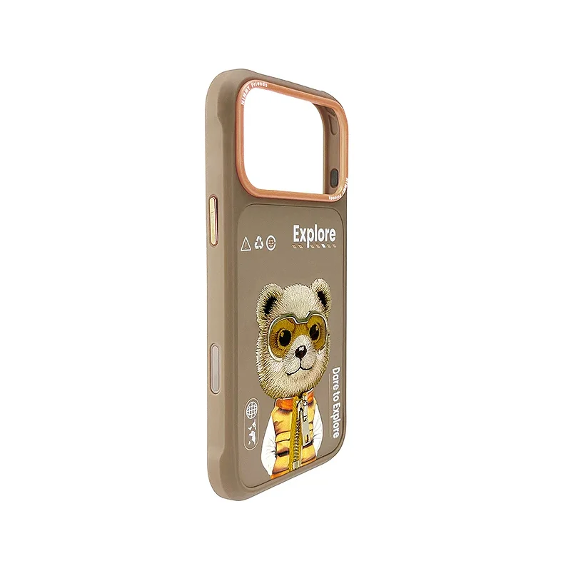 Capa Apokin Nimmy Cool e Cute 2.0 com Bordado para iPhone 16 Pro Urso - Imagem 2