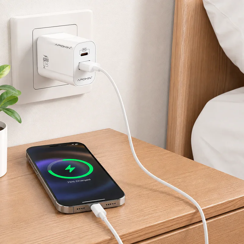 Carregador de Parede Apokin USB-A e USB-C PD 20 W com Cabo USB-C para USB-C Branco - Imagem 5