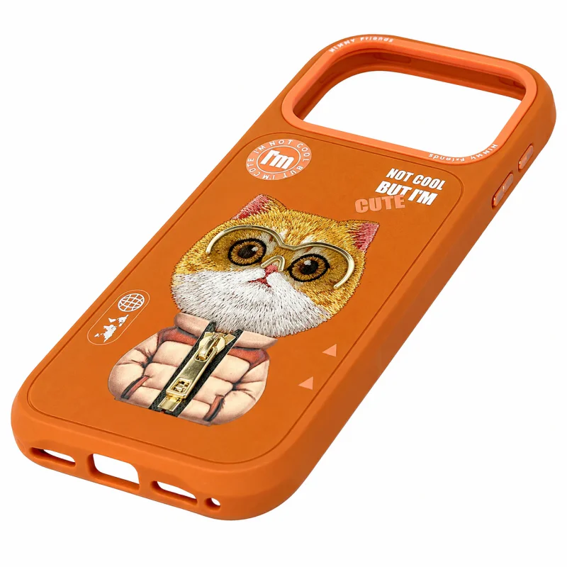 Capa Apokin Nimmy Bordada Série Amigos Cool and Cute 2.0 para Apple iPhone 17 Pro e iPhone 18 Pro Gato Laranja - Imagem 3