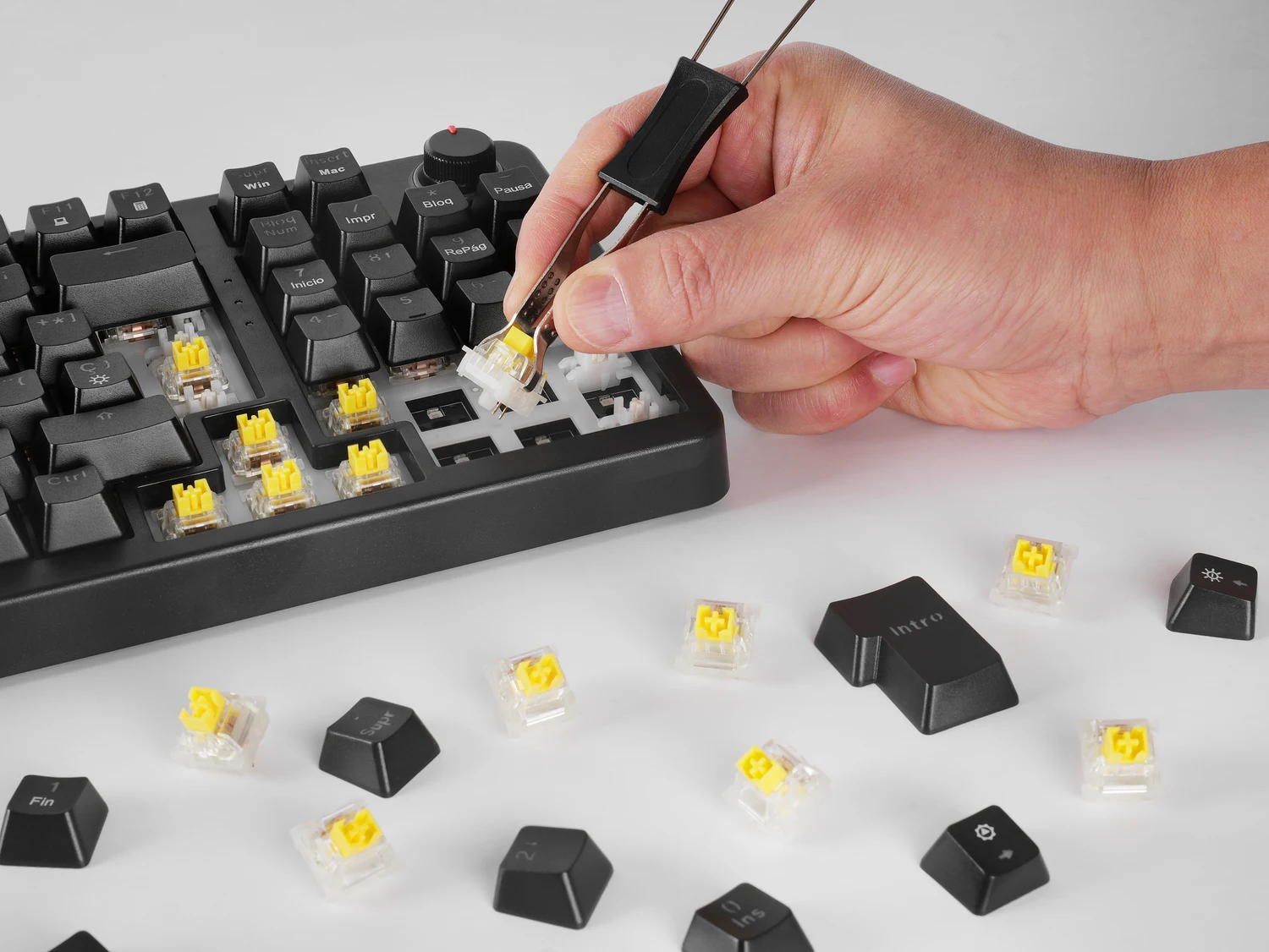 Teclado Mecânico Mars Gaming MKPRO Hotswap RGB Switch SKN Yellow Layout PT Preto - Imagem 4