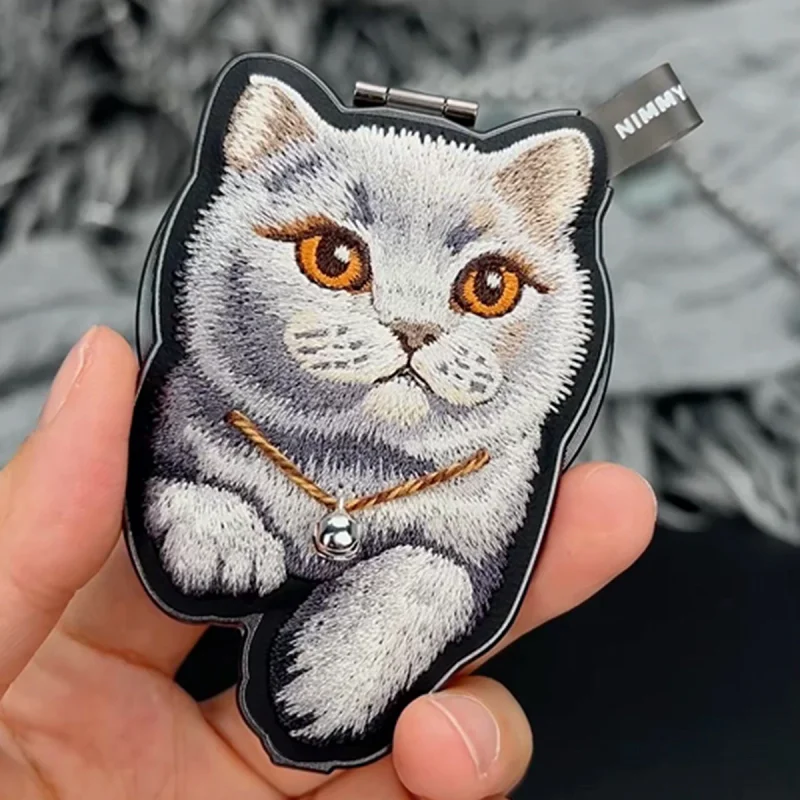 Suporte Magnético Apokin Nimmy Friends em Ganga com Bordado Gato Preto - Imagem 4