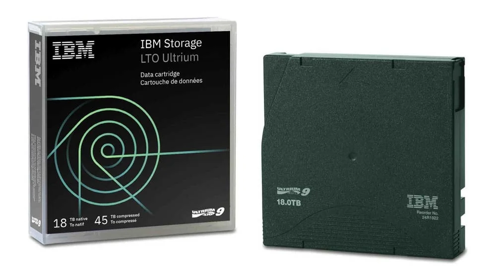 Fita de Backup LTO-9 Ultrium IBM (BaFe) Etiquetada — 18 TB Nativo / 45 TB Comprimido