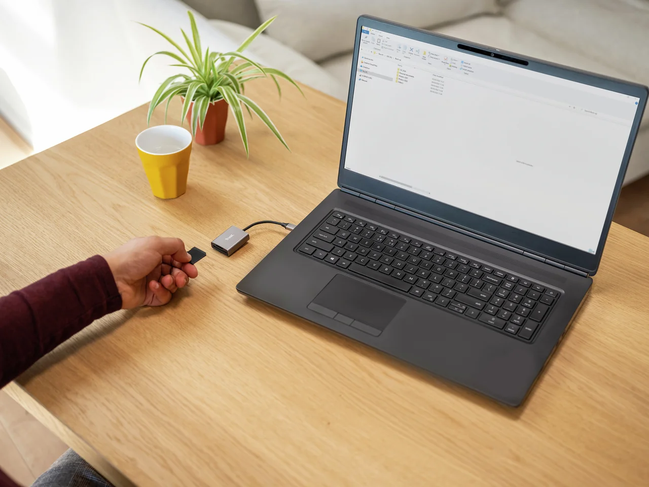 Leitor de Cartões Trust Dalyx Fast USB-C 3.2 Gen 1 SD/microSD Alumínio - Imagem 7