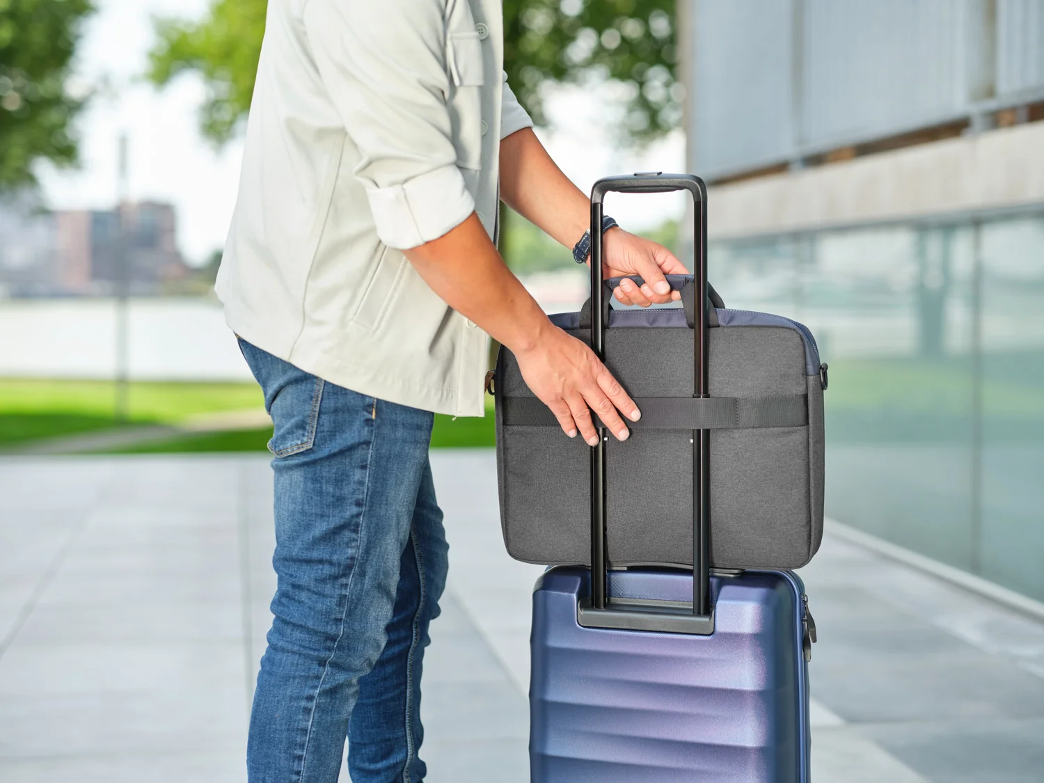 Mala para Portátil Trust Lisboa 16" Azul Materiais Reciclados e Resistente à Água - Imagem 8
