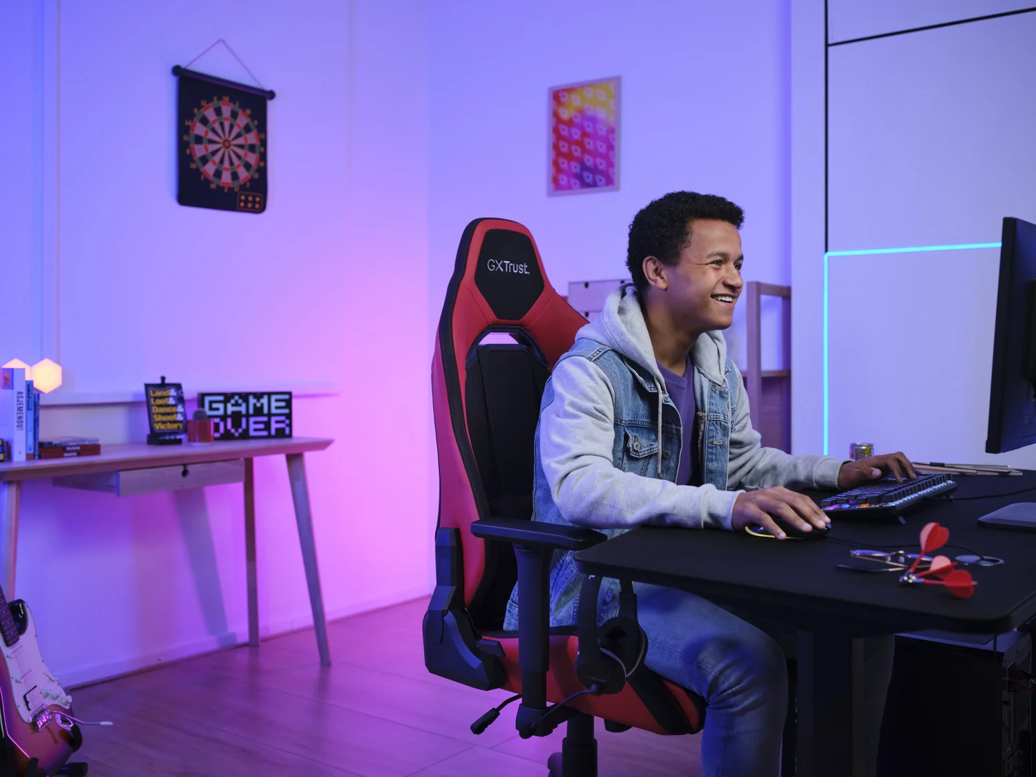 Cadeira Gaming Trust GXT 714R Ruya até 150 kg, Espuma Alta Densidade, Preto/Vermelho - Imagem 8