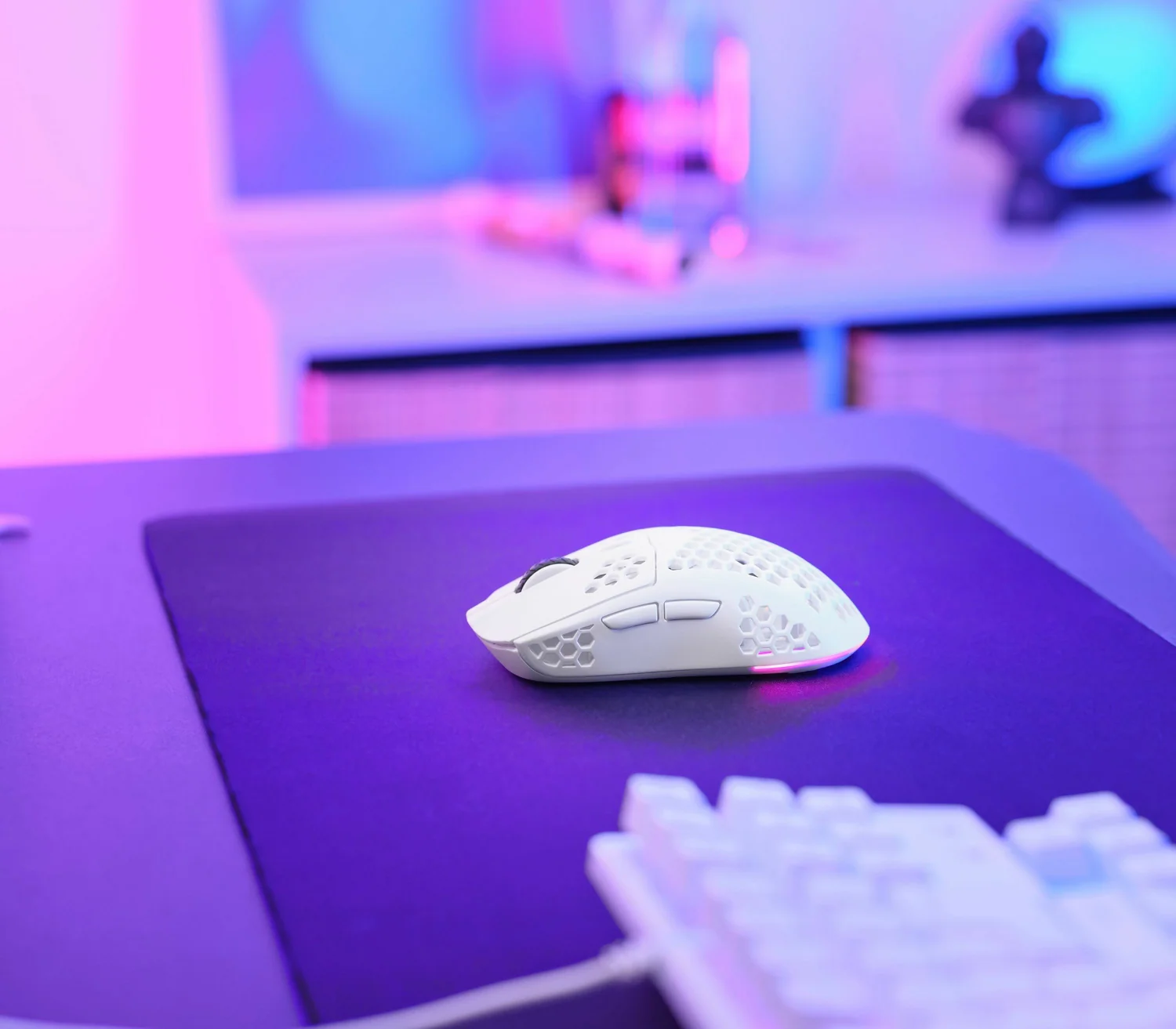Rato Sem Fios Gaming Trust GXT929W Helox 4800 DPI RGB Recarregável 73g Branco - Imagem 6