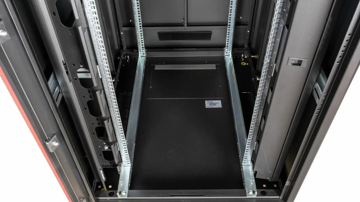 Bastidor Rack 19" Equip Dynamic Flex 26U 800x1000mm Preto Fechado 600kg - Imagem 4