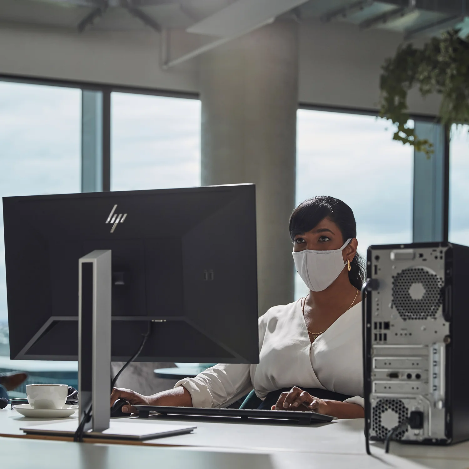 Desktop HP Pro Tower 400 G9 PCI Intel Core i7-13700 16GB DDR4 512GB SSD Windows 11 Pro - Imagem 6