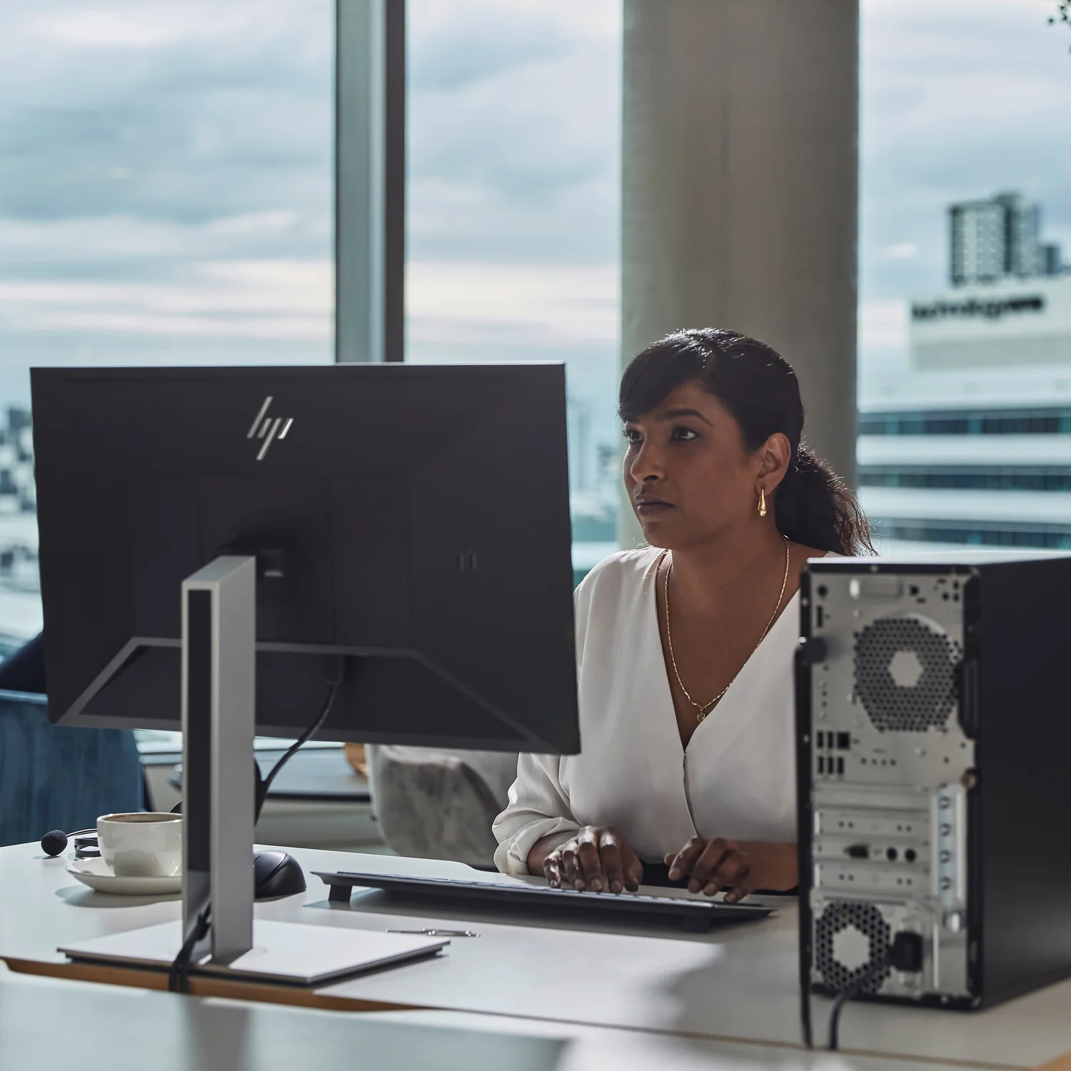 Desktop HP Pro Tower 400 G9 PCI Intel Core i7-13700 16GB DDR4 512GB SSD Windows 11 Pro - Imagem 3