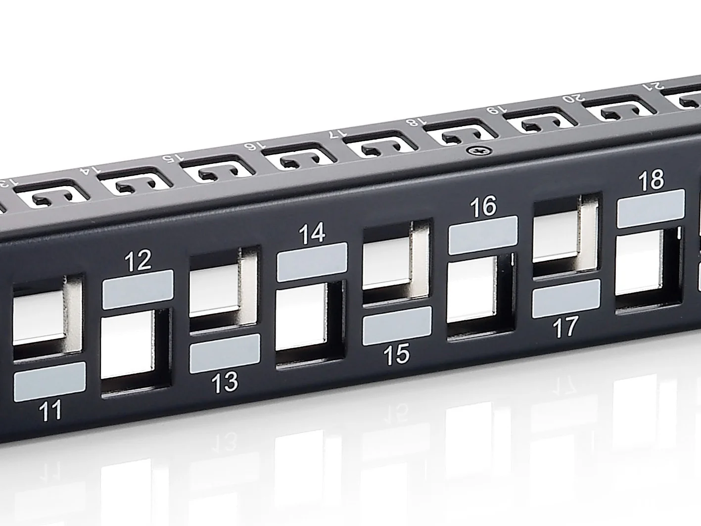 Painel de conexões Equip CAT.6a 24 portas blindado 1U preto para rack 19" - Imagem 4