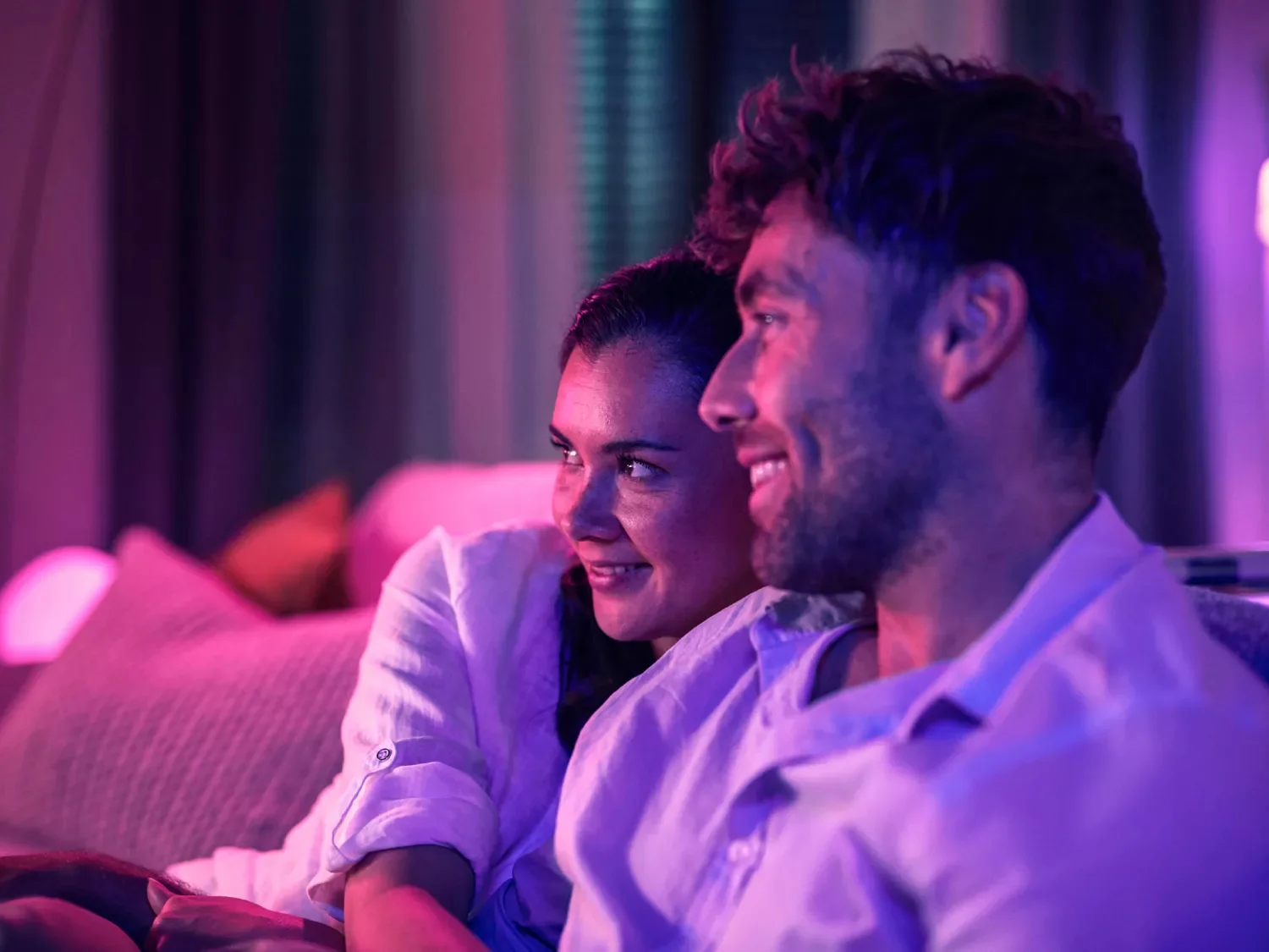 Fita LED Inteligente Philips Hue Play Gradient 3m para TV 75" ou maior RGB+Branco - Imagem 4