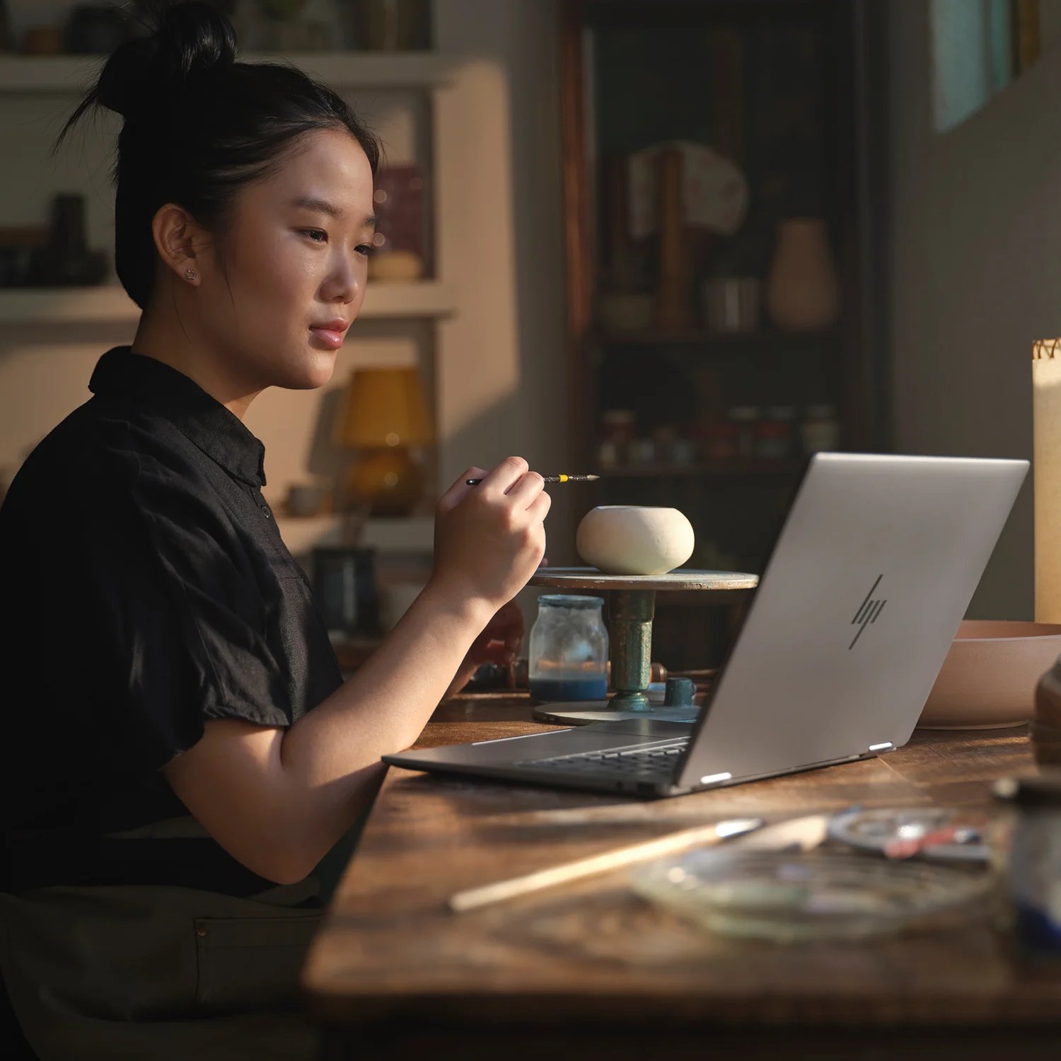 Portátil Híbrido HP Envy 14-FA0002NP 14" 3K OLED Touch AMD Ryzen 7 8840HS 16GB 1TB SSD W11 Prateado - Imagem 7