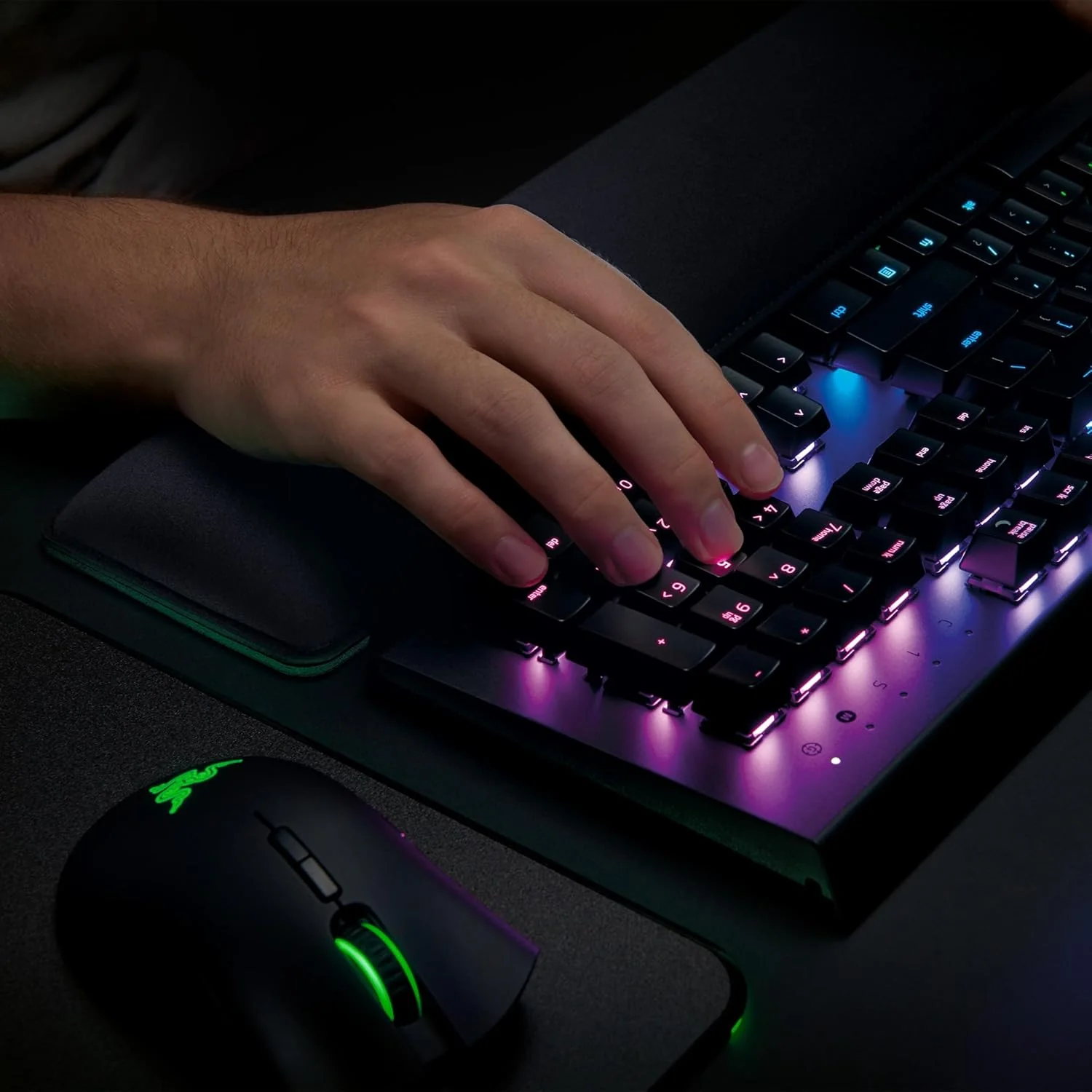 Apoio Pulsos Razer Leatherette Memory Foam Ergonómico para Teclado Gaming Conforto Prolongado - Imagem 8