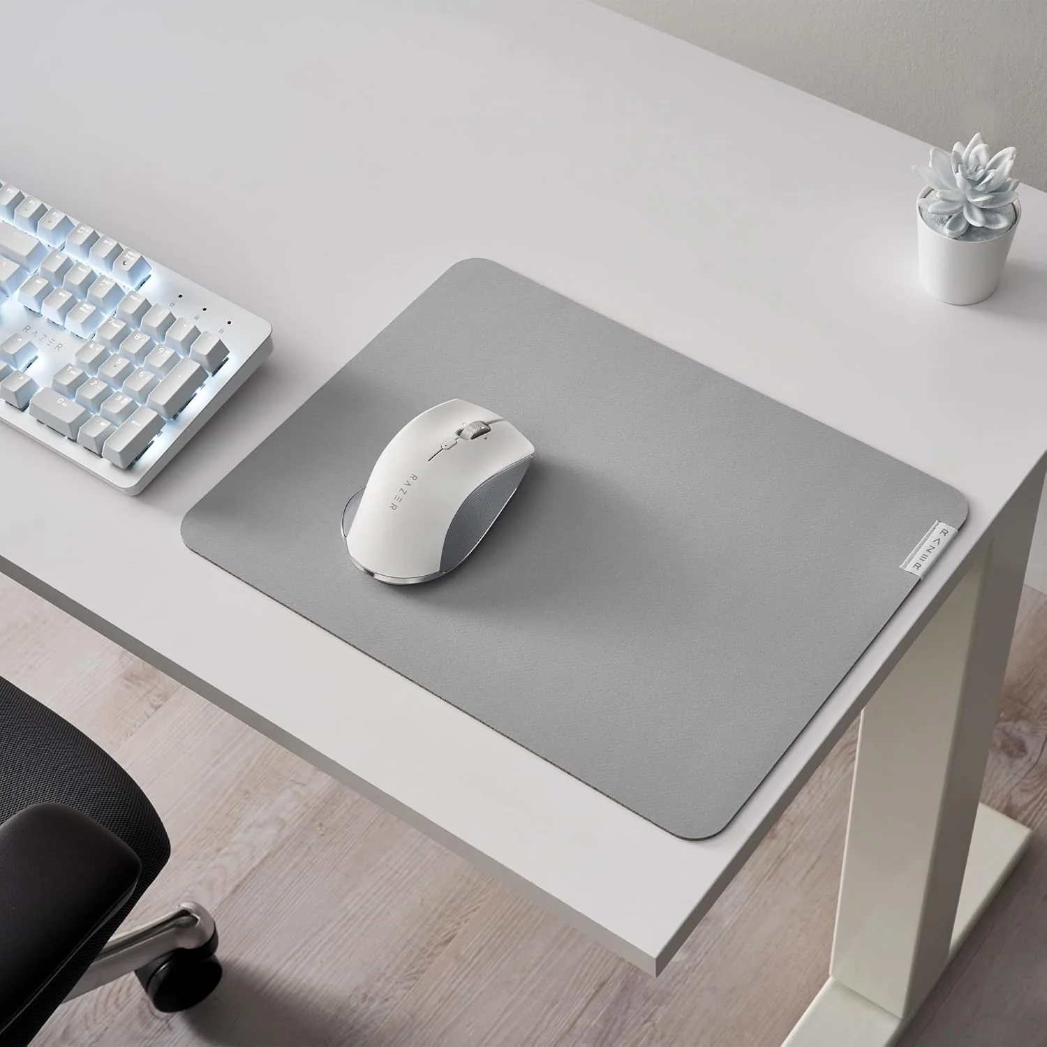 Tapete de Rato para Produtividade Razer Pro Glide — Superfície Suave, Conforto Prolongado - Imagem 9