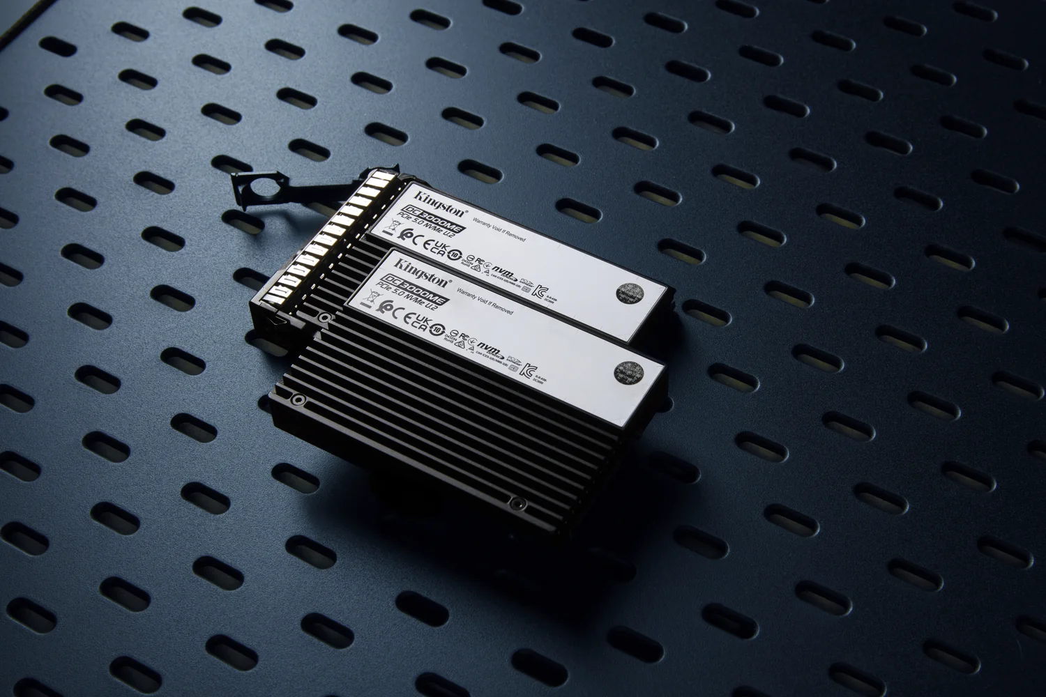 Disco SSD Enterprise Kingston DC3000ME 30TB U.2 PCIe 5.0 NVMe com Encriptação TCG Opal 2.0 - Imagem 7