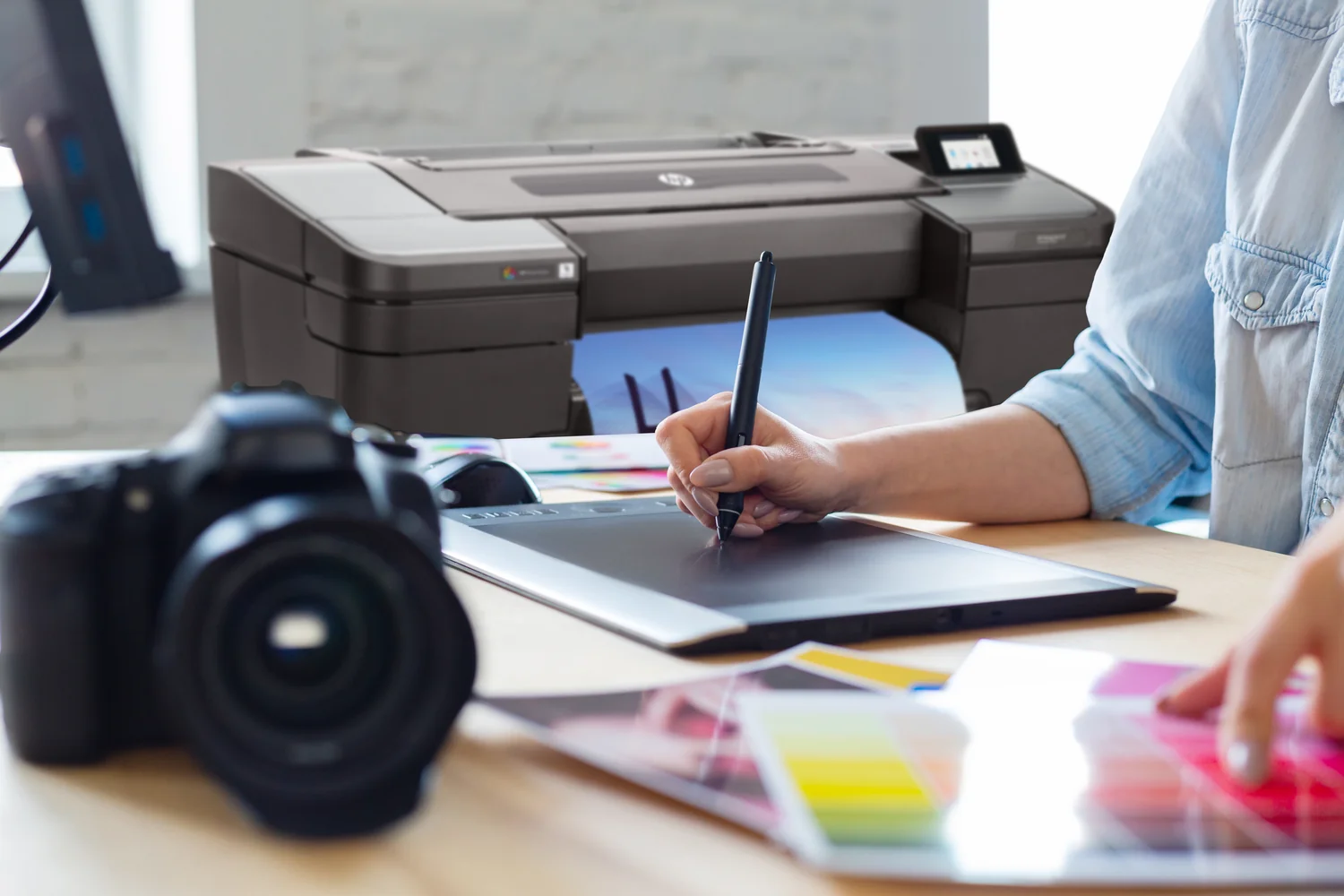 Plotter HP DesignJet Z9+ 24" PostScript 2400x1200 DPI 9 Tinteiros Ethernet USB-A - Imagem 4
