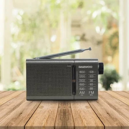 Rádio Portátil Daewoo DW1035 AM/FM com Altifalante Integrado e Saída para Auscultadores a Pilhas Cinzento Escuro - Imagem 3