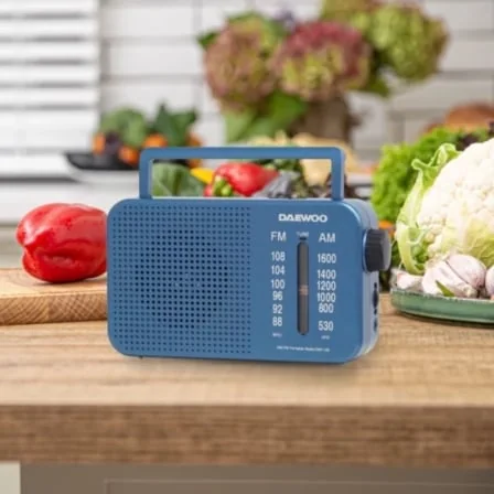 Rádio Portátil Daewoo DW1120 AM/FM com Alimentação a Corrente e Pilhas Azul - Imagem 4