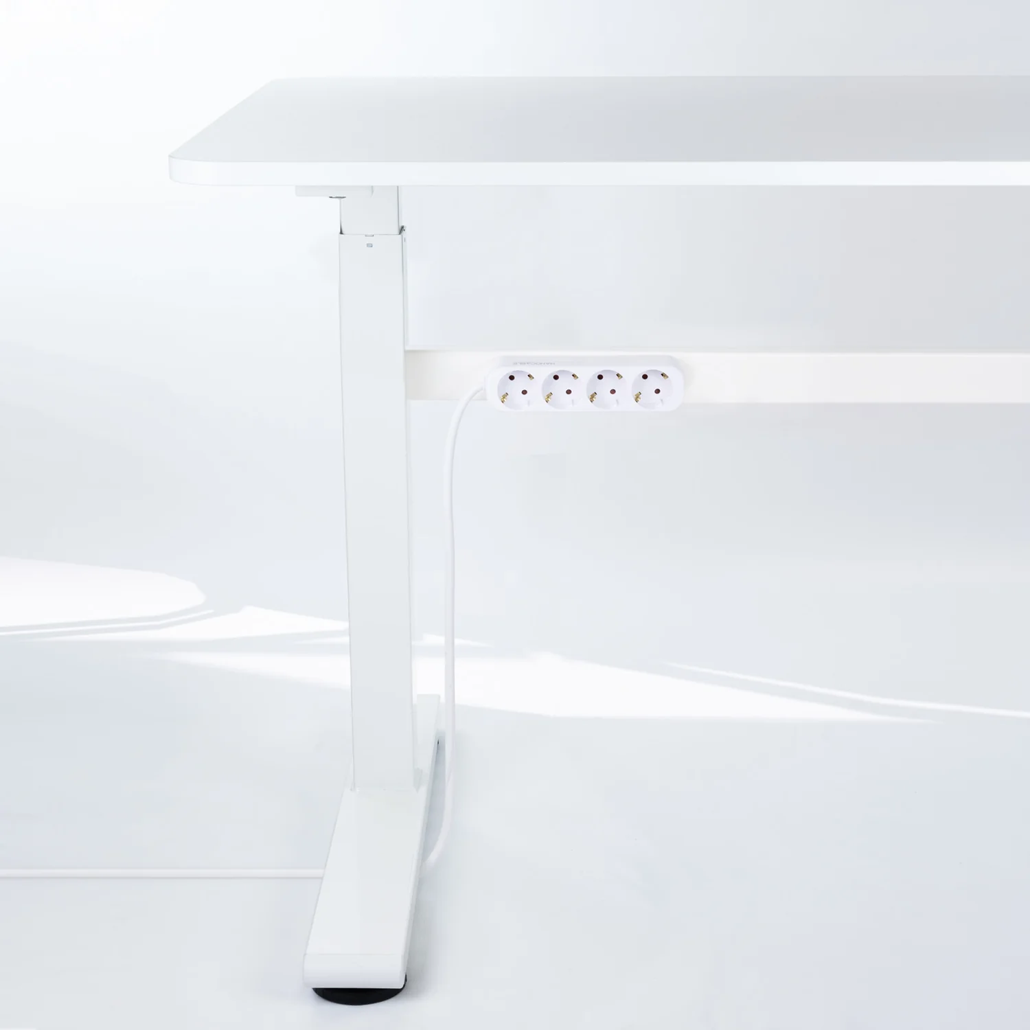 Régua de Tomadas Nanocable 10.37.0004-NS 4 Tomadas com Proteção Infantil Cabo 1.4m Branco - Imagem 4