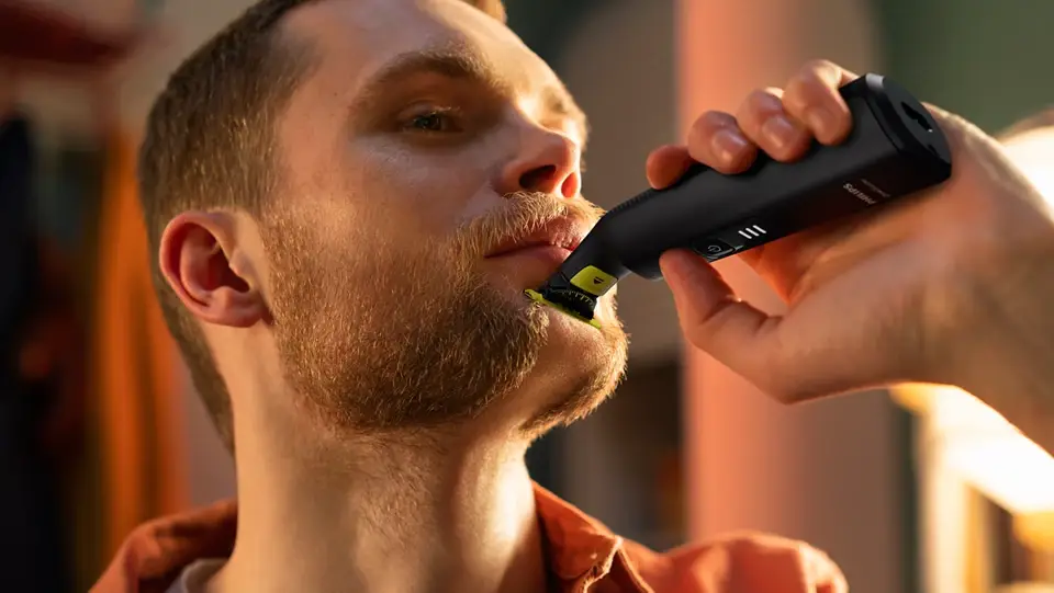 Aparador de Barba e Corpo Philips OneBlade Pro 360 QP6542/15 14 Comprimentos Autonomia 90 min Recarregável - Imagem 4