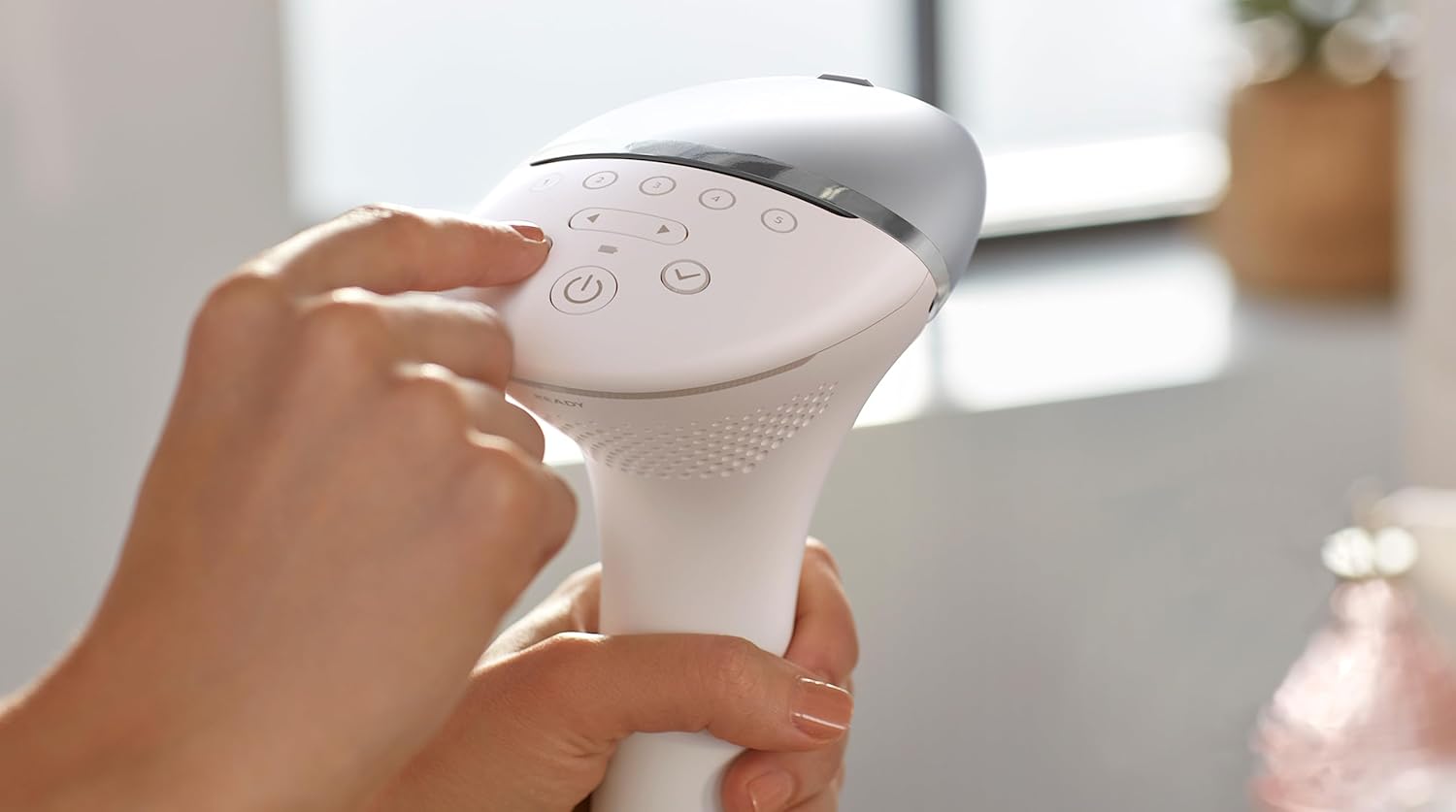 Depiladora IPL Philips Lumea Série 8000 Prestige com Fio e 3 Acessórios - Imagem 3