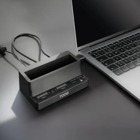 Docking Station TooQ TQDS-502B Dual M.2 NVMe e SATA 2.5"/3.5" USB-C 3.2 Gen 2 10Gbps Offline Clone Preto - Imagem 3