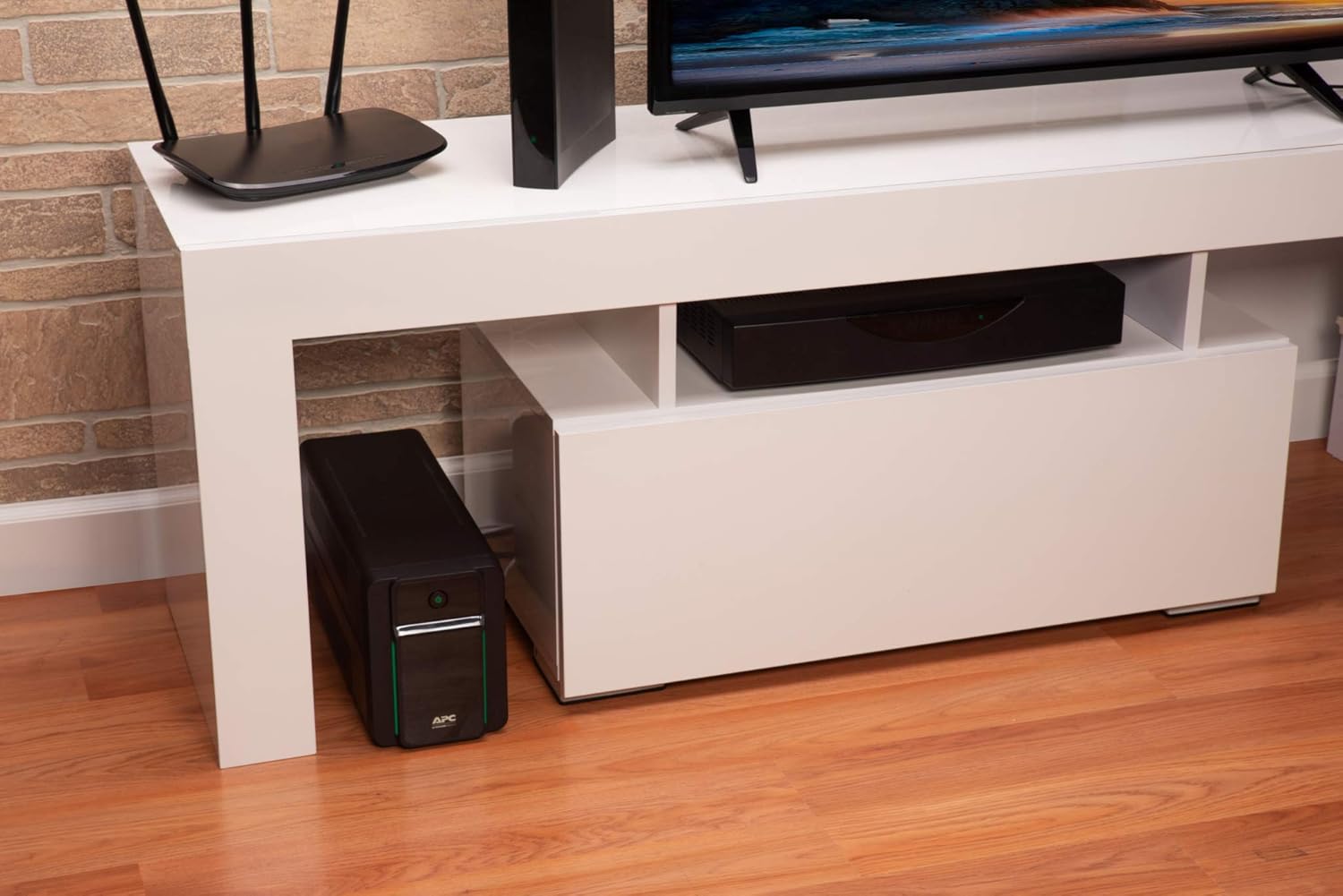 UPS APC Easy BVX900LI 900 VA - Imagem 2