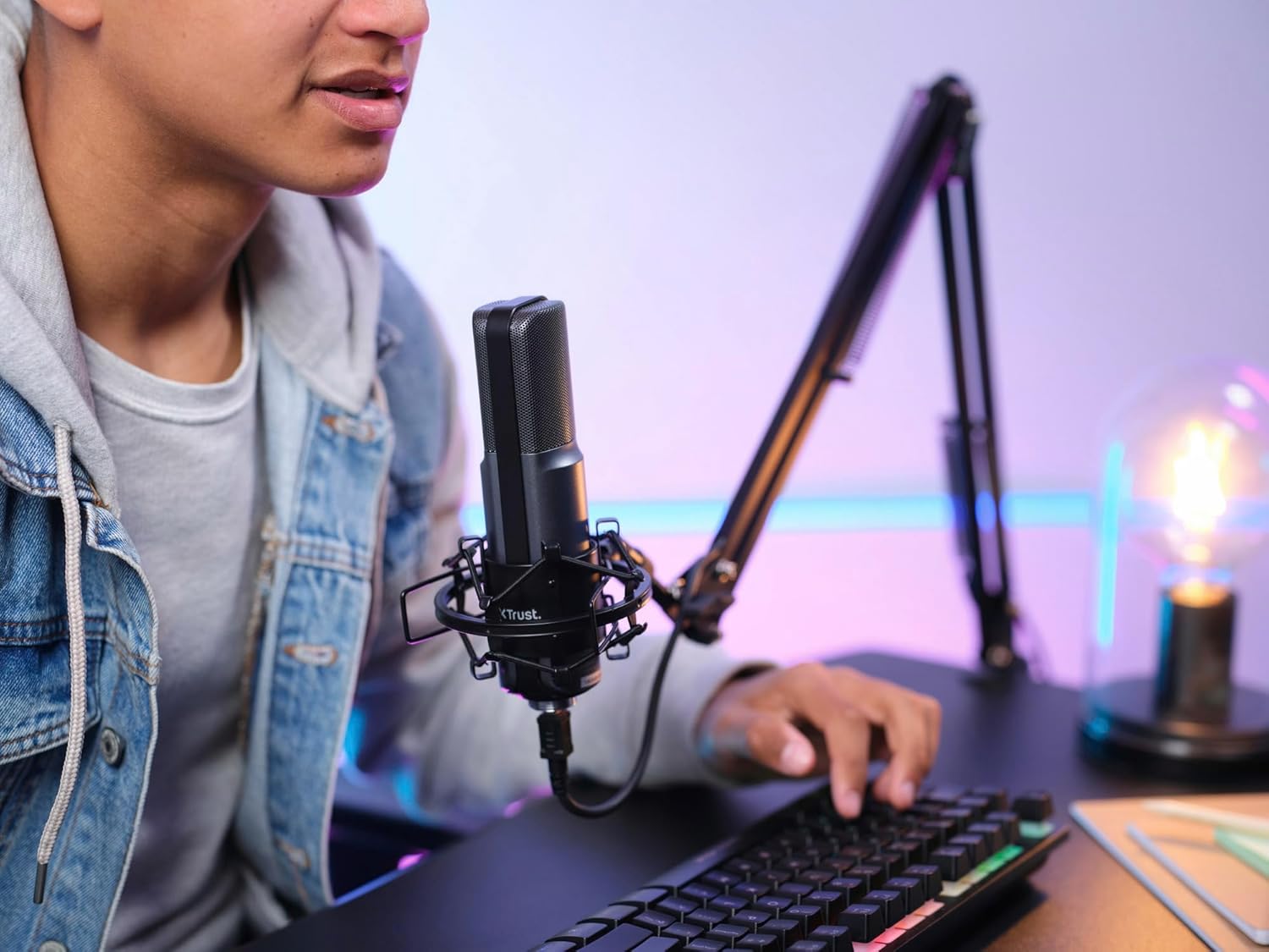 Kit Braço Microfone Trust Emita 253 Ajustável Streaming - Imagem 2