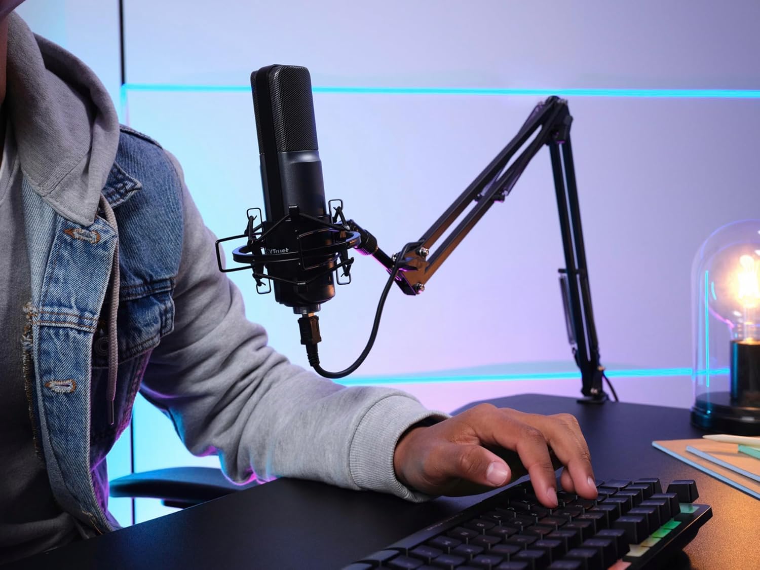 Kit Braço Microfone Trust Emita 253 Ajustável Streaming - Imagem 4