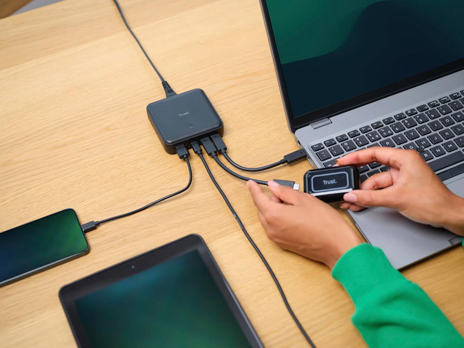 Carregador de Secretária Trust Maxo ECO 100W 4 Portas (3x USB-C + 1x USB-A) Power Delivery 3.0 PPS Preto - Imagem 10
