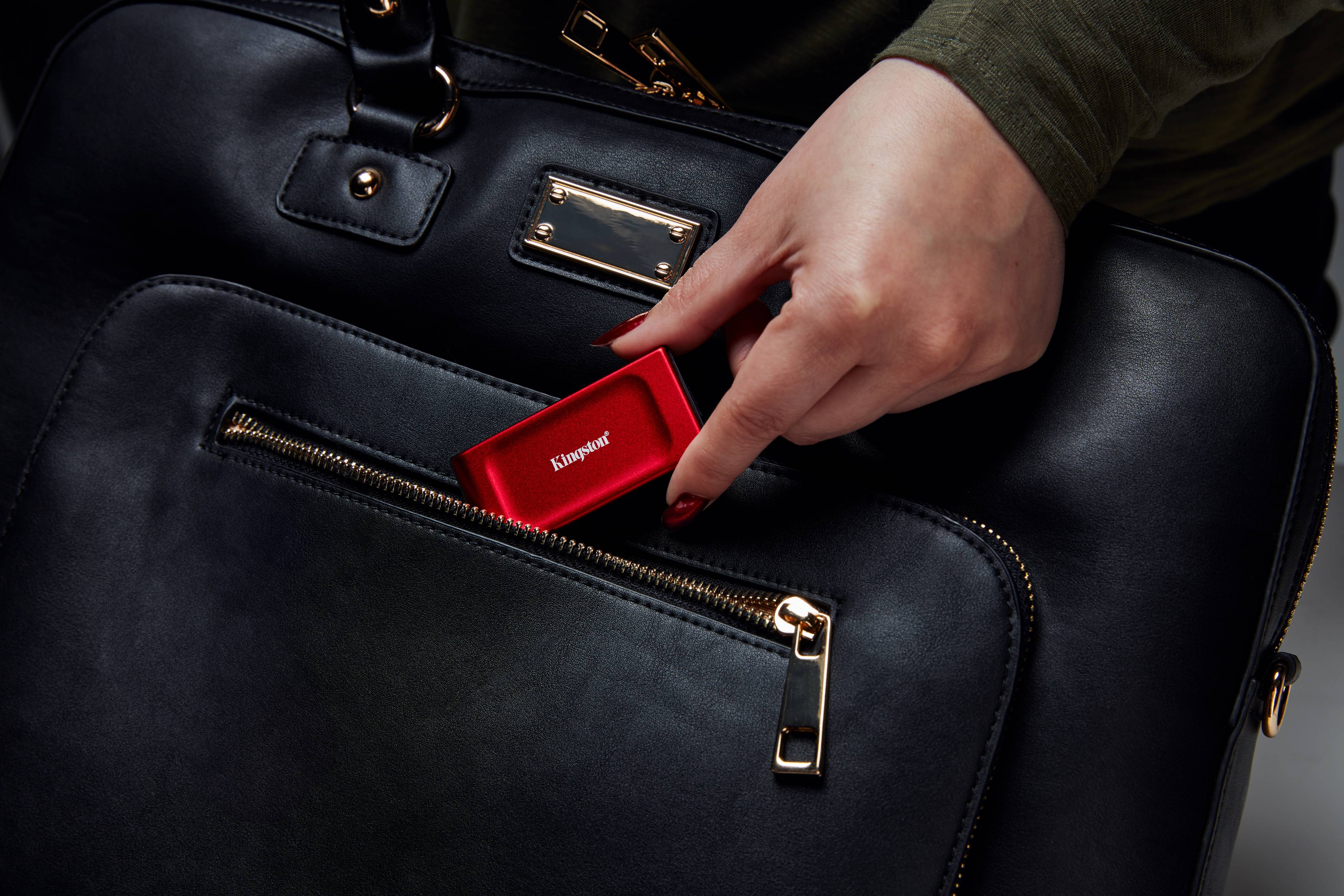 Disco Externo SSD Portátil Kingston XS1000 2TB USB 3.2 Gen 2 USB-C Vermelho - Imagem 3