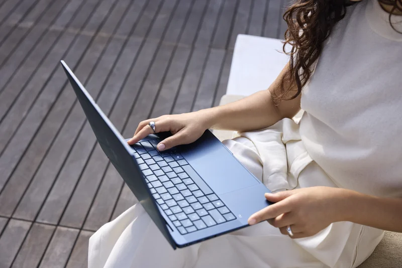 Portátil HP EliteBook X G2a 14" AMD Ryzen AI 7 PRO 450 32GB RAM 1TB SSD 2.8K OLED Windows 11 Pro - Imagem 19
